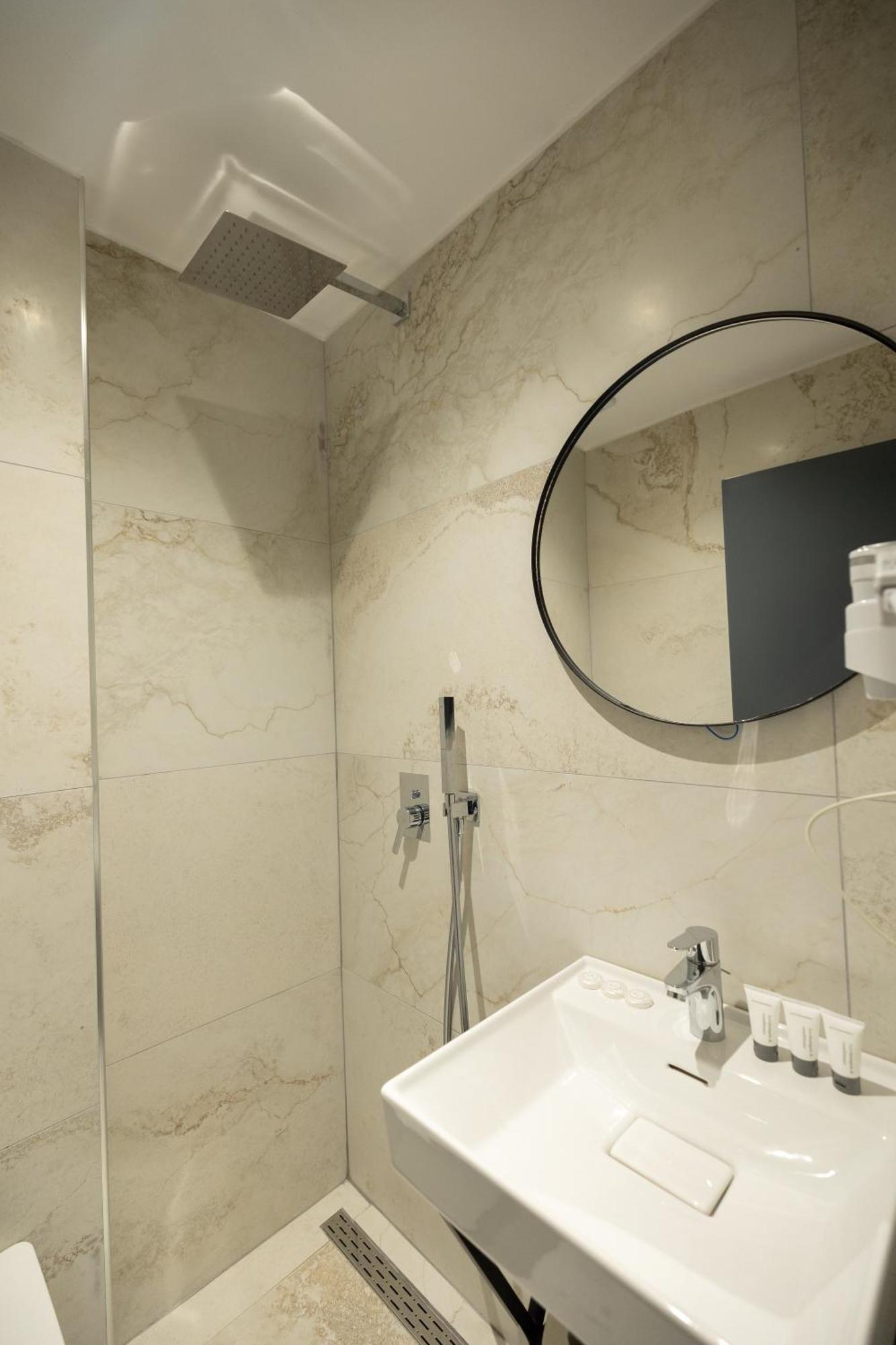 Vlorë Aglon Twin'S Hotel מראה חיצוני תמונה